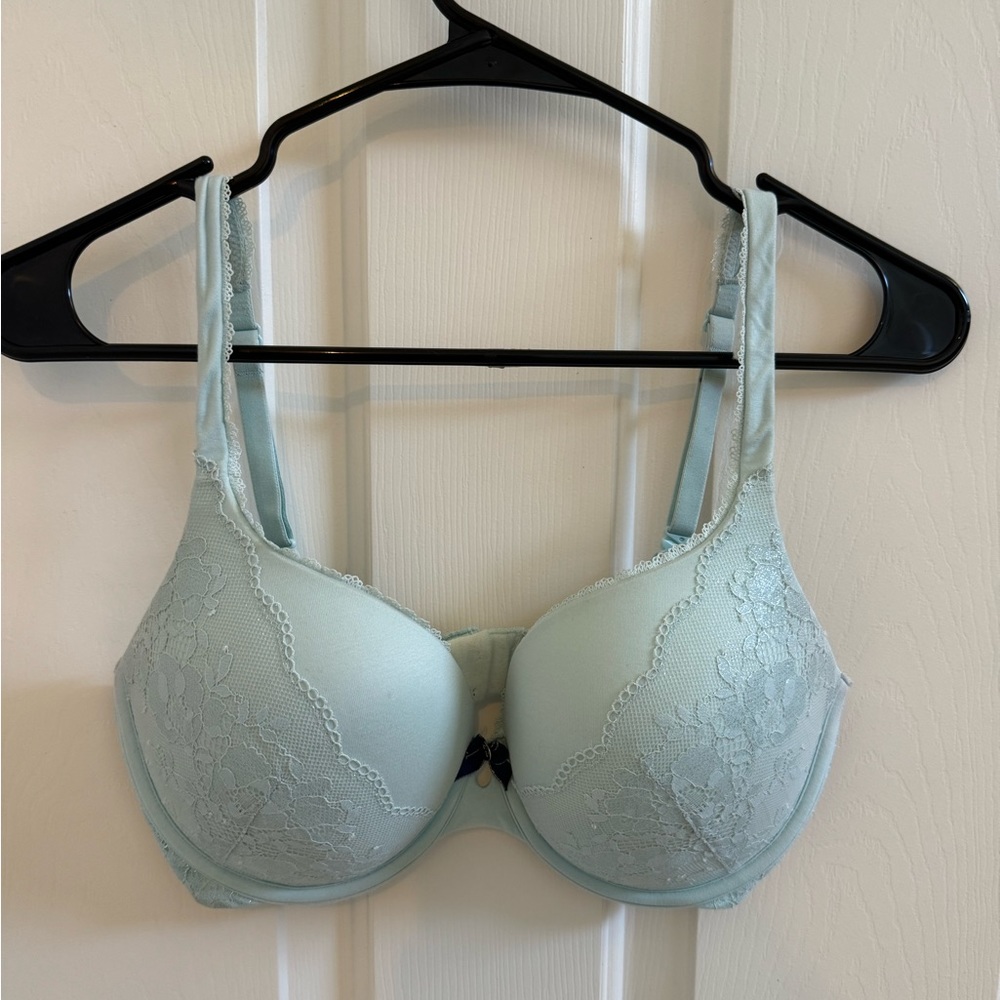 Victorias secret bra 32DDD like new!